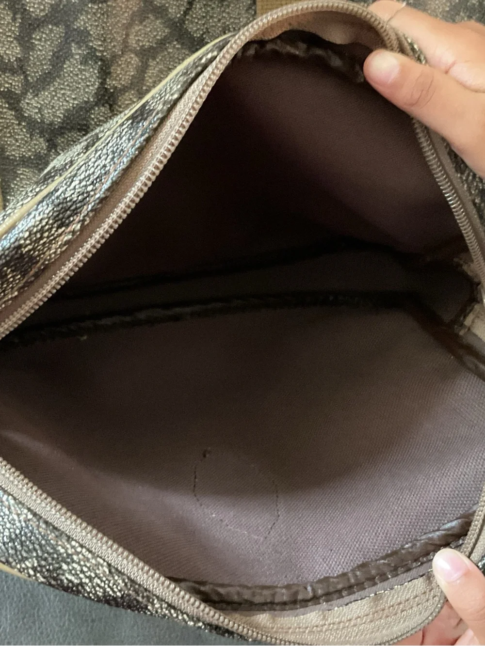 Yves Saint Laurent Monogram Canvas tote bag with Leather Trim and Cosmetic bag - Picture 14 of 16